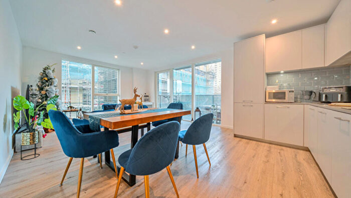 2 Bedroom Flat For Sale In Waterline Way, Deptford, SE8