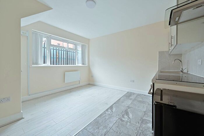 1 Bedroom Flat To Rent In Garston, Watford, WD25