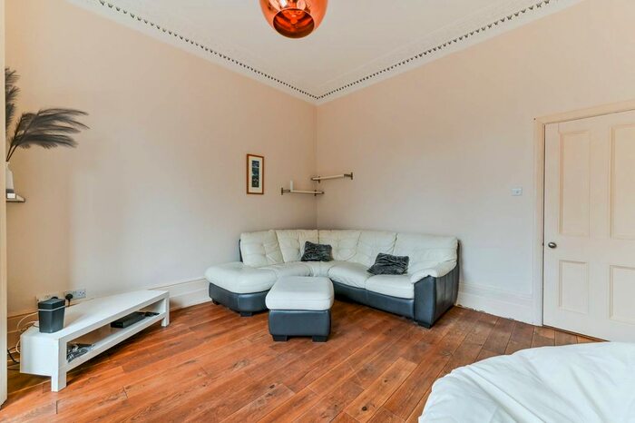 2 Bedroom Maisonette To Rent In The Avenue, Worcester Park, KT4