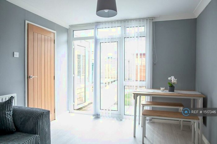 4 Bedroom Semi-Detached House To Rent In Woodhouse Road, Bath, BA2