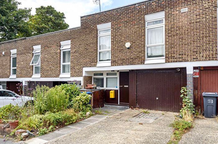 4 Bedroom Terraced House To Rent In Caroline Close, Croydon, CR0