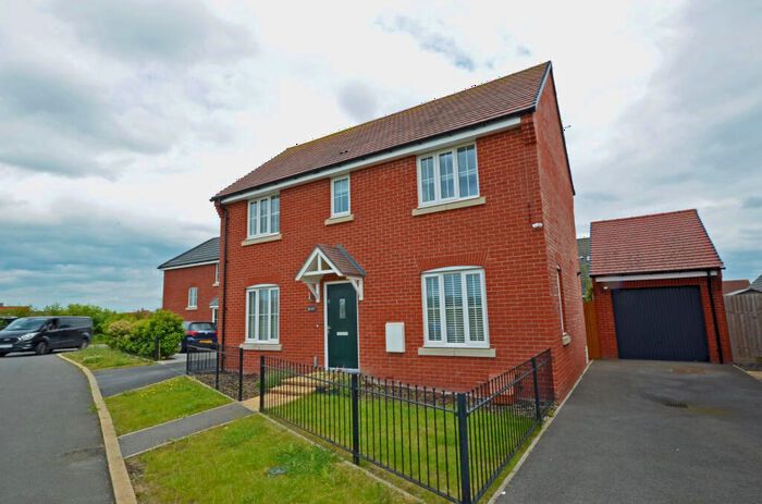 3 Bedroom Detached House To Rent In Berryfields, HP18