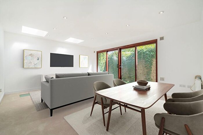 2 Bedroom Flat For Sale In Effra Road, Wimbledon, SW19