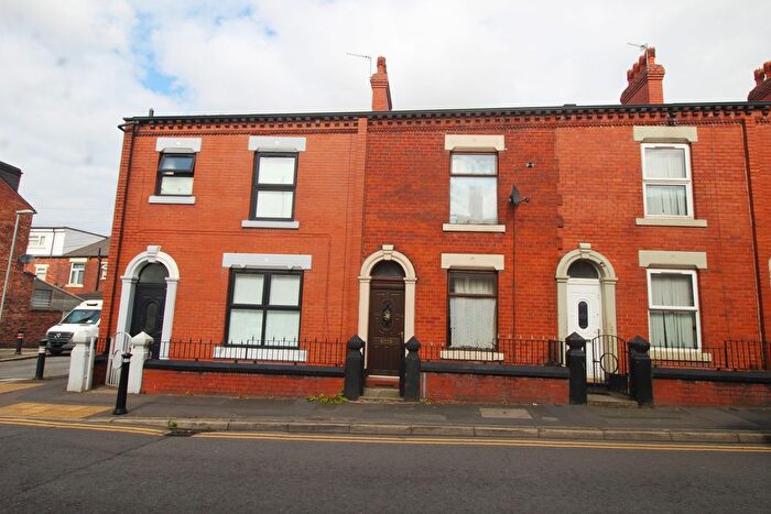 2 Bedroom Terraced House To Rent In Waterloo Street, Oldham, OL4