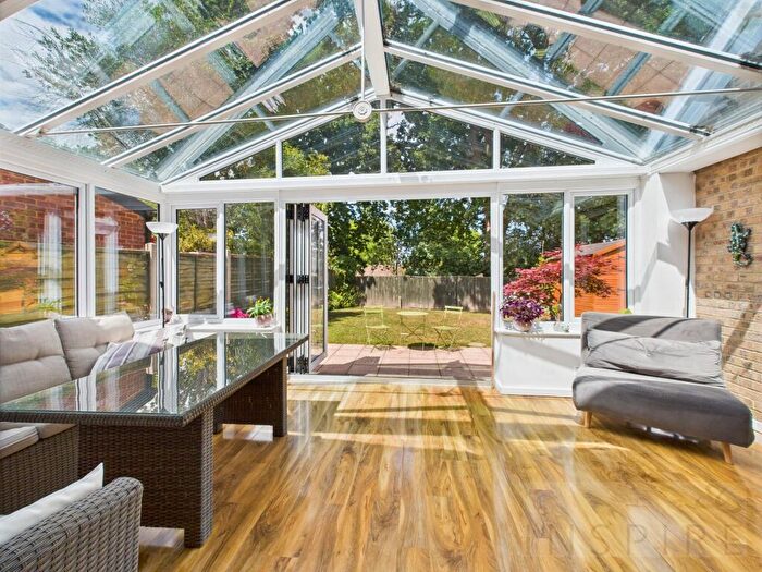 3 Bedroom Detached House For Sale In Vancouver Drive, Crawley, RH11