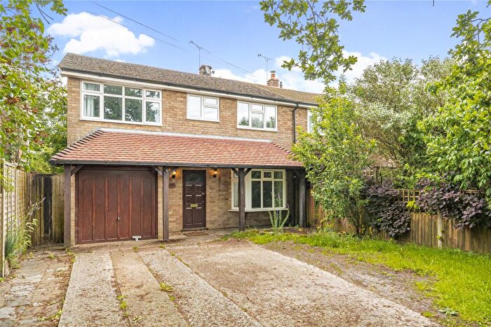 4 Bedroom Semi-Detached House To Rent In Durford Road, Petersfield, Hampshire, GU31
