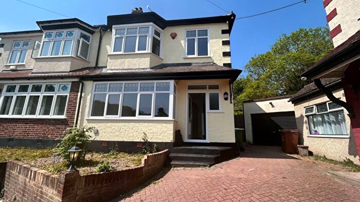 3 Bedroom Property To Rent In Woodland Way, London, SE2