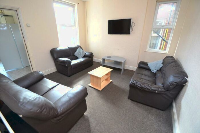 5 Bedroom Semi-Detached House To Rent In Willoughby Avenue, Lenton, Nottingham, NG7