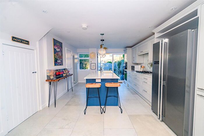 3 Bedroom Property For Sale In Chapel Close, Watford, WD25