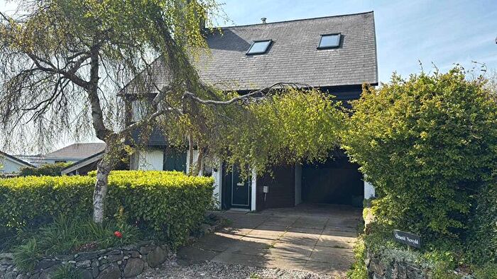 4 Bedroom Detached House For Sale In Orsedd Newydd, Star, LL60