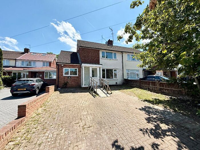 3 Bedroom Semi Detached House For Sale In Mendip Way, Sundon Park, Luton, Bedfordshire, LU3