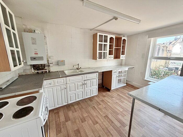 2 Bedroom Flat To Rent In Bath Lane, Torquay, TQ2