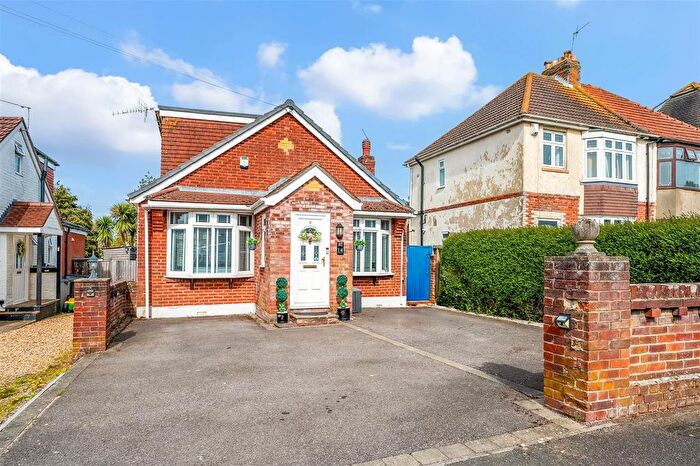 3 Bedroom Detached House For Sale In Lily Avenue, Widley, PO7