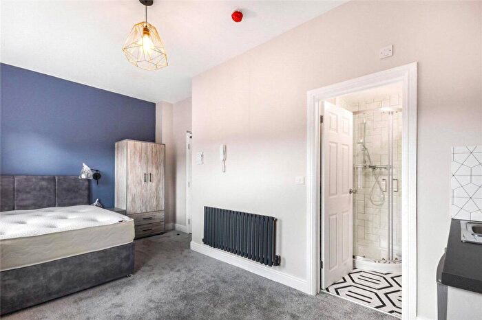 Studio To Rent In Taybridge Road, Battersea, London, SW11