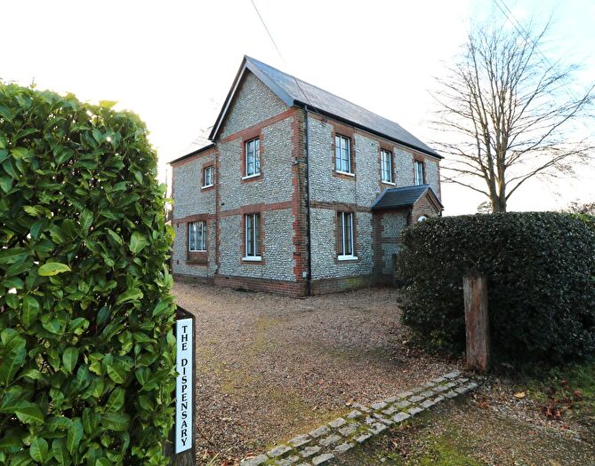 2 Bedroom Flat To Rent In Ranmore Common, Dorking, RH5