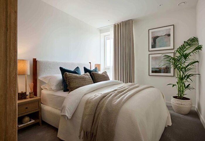 2 Bedroom Apartment For Sale In Lindley House, Silkstream, NW9