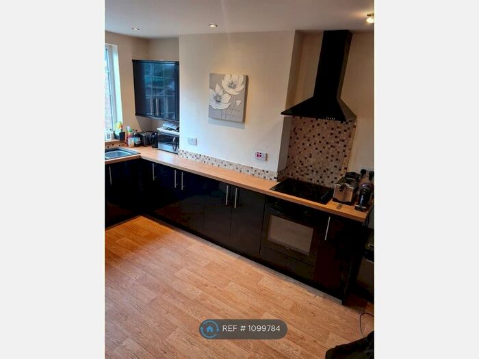 3 Bedroom Flat To Rent In Malt Mill Lane, Halesowen B62