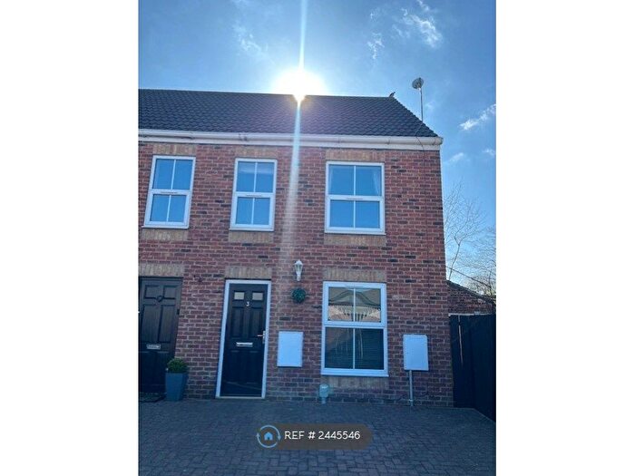 3 Bedroom Semi-Detached House To Rent In Arnold Mews, Hull, HU9