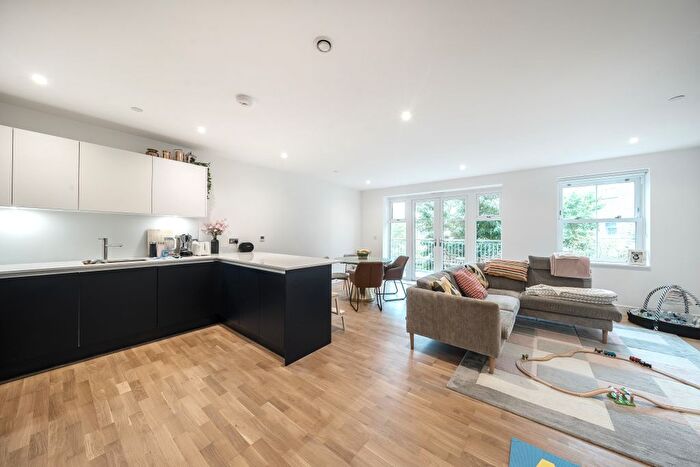3 Bedroom Flat To Rent In Eden Place, Oxted, RH8