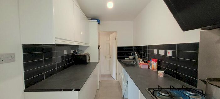 1 Bedroom Flat To Rent In St. Marys Road, Ilford, IG1