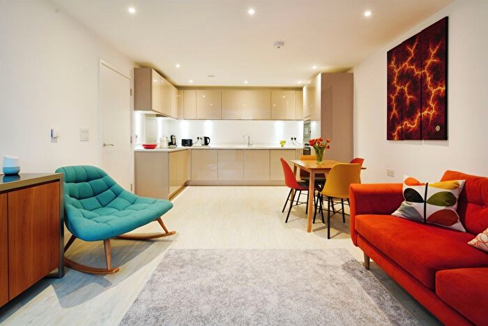 2 Bedroom Flat For Sale In Goldstone Lane, Hove, BN3