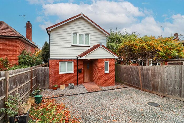 2 Bedroom Detached House For Sale In Aldershot Road, Fleet, GU51