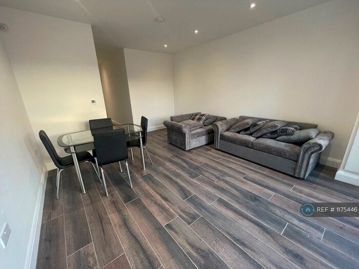 2 Bedroom Penthouse To Rent In Warham Road, South Croydon, CR2