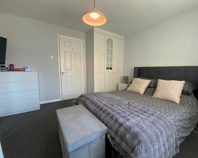 3 Bedroom Detached House For Sale In Woodcock Close, Birmingham, B31