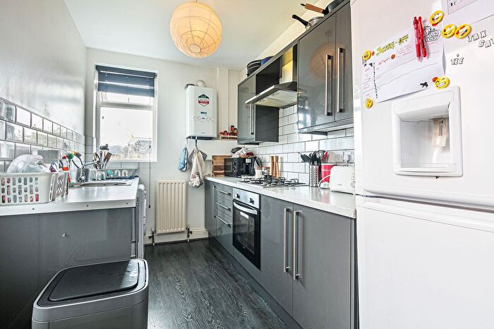 4 Bedroom Semi-Detached House To Rent In Hunter House Road, Sheffield, S11