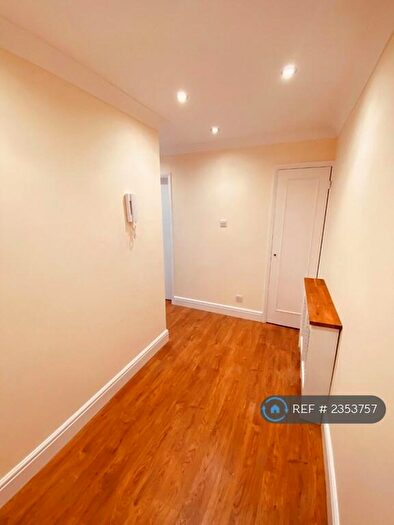 1 Bedroom Flat To Rent In Courtdowns Road, Kent, BR3