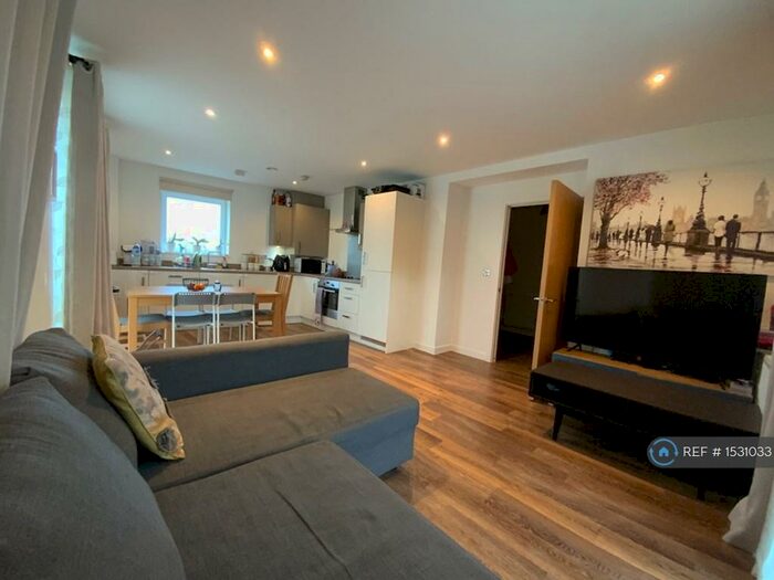 1 Bedroom Flat To Rent In Curlew Street, London, SE18