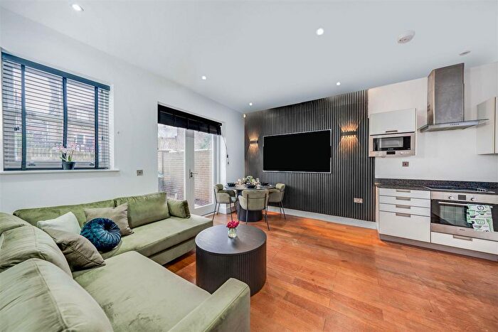 1 Bedroom Property To Rent In Hazlewood Mews, London, SW9