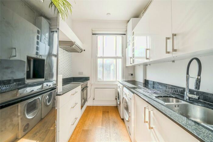 2 Bedroom Flat To Rent In Lambton Road, Stroud Green, London, N19
