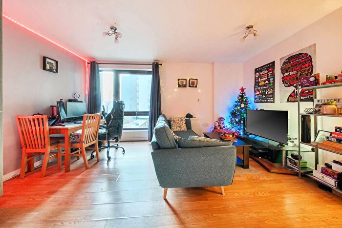 1 Bedroom Flat For Sale In Victoria Road, North Acton, London, W3