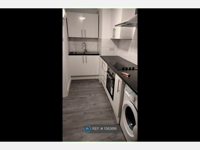 Studio To Rent In Hazel Close, Mitcham, CR4