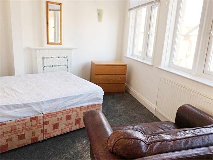 3 Bedroom Flat To Rent In Alma Road, Charminster, BH9