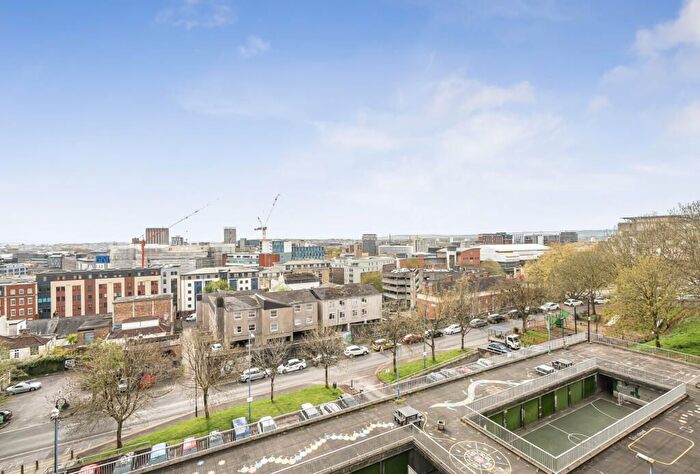 2 Bedroom Flat For Sale In Dove Street, Bristol, BS2