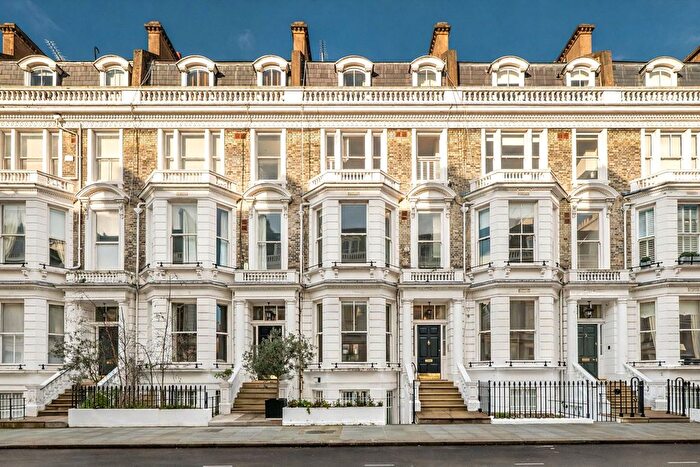 4 Bedroom Flat For Sale In Stafford Terrace, Kensington, London, W8