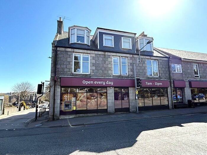 3 Bedroom Flat To Rent In North Deeside Road, Cults, Aberdeen, AB15