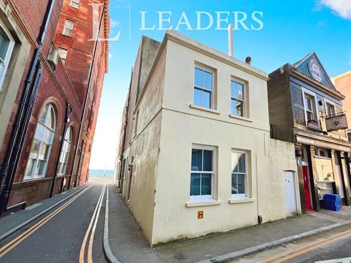 3 Bedroom Town House To Rent In Kings Road, Brighton, BN1