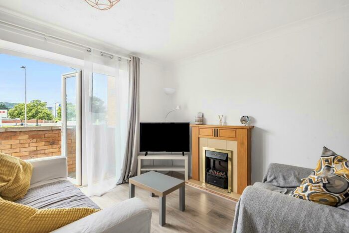 2 Bedroom Apartment To Rent In Winslet Place, West Reading, RG30