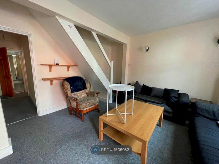 3 Bedroom Terraced House To Rent In Granby Gardens, Reading, RG1