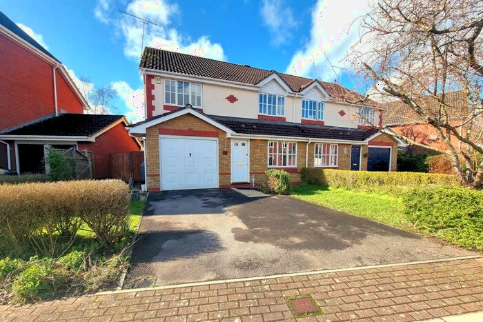 4 Bedroom Semi-Detached House To Rent In Knightwood Park, SO53