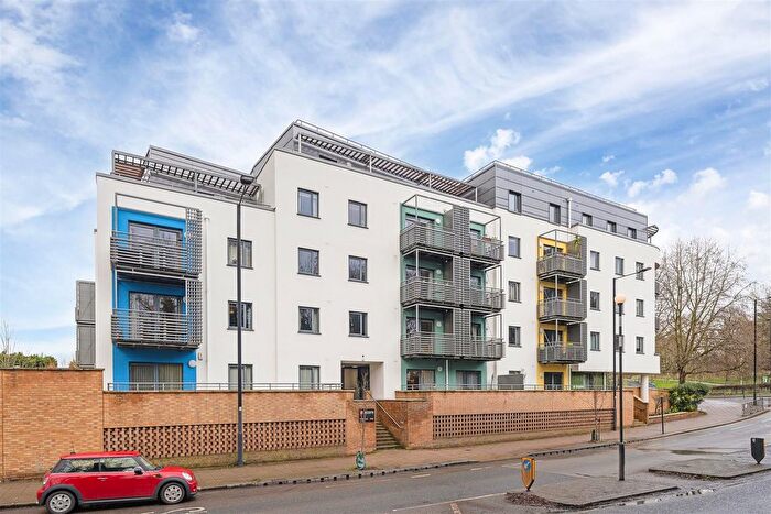 2 Bedroom Flat For Sale In Crown Dale, London, SE19