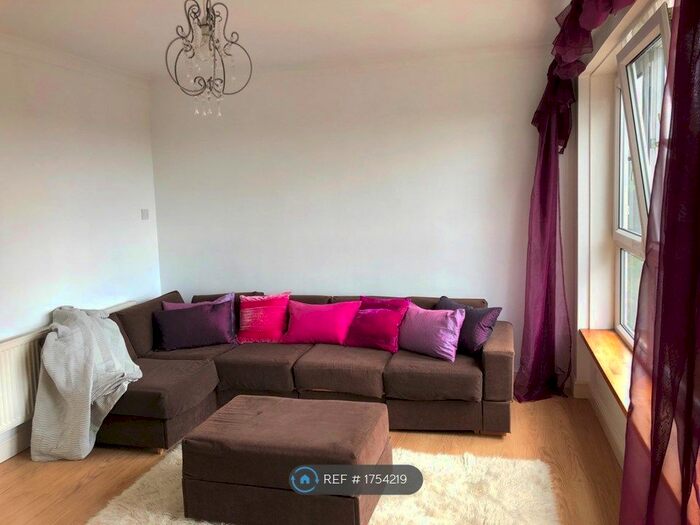 1 Bedroom Flat To Rent In Sarah House, London, SW15