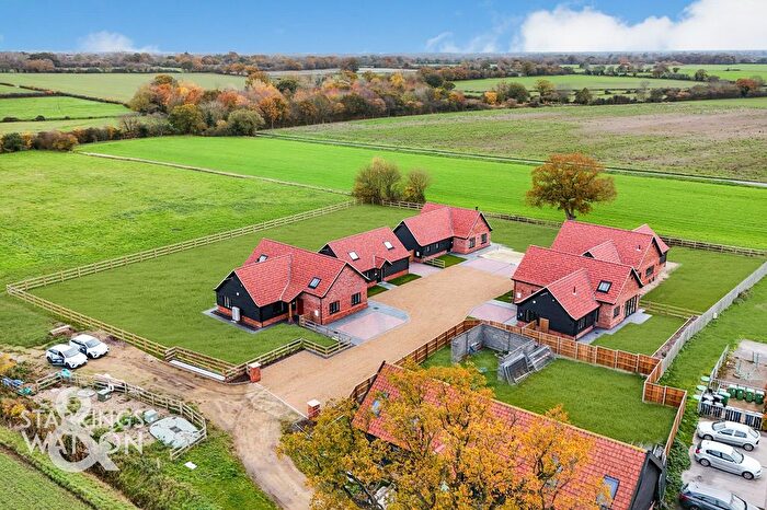 3 Bedroom Chalet For Sale In Mitchells Yard, Mill Road, Winfarthing, Diss, IP22