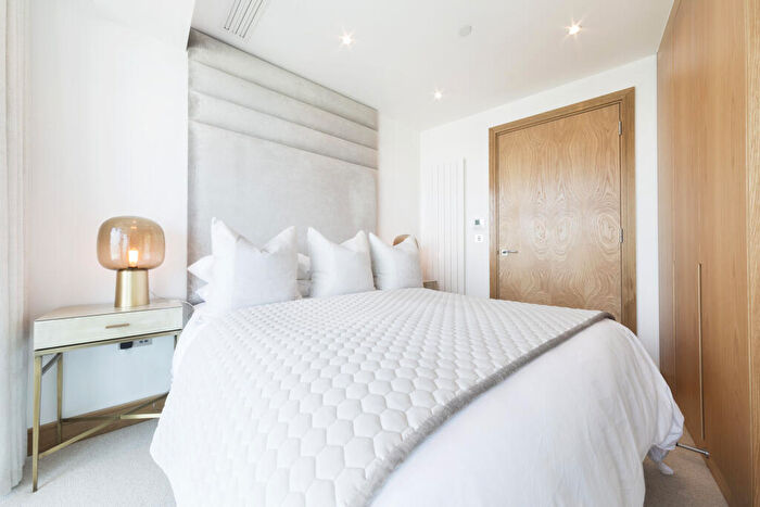 2 Bedroom Apartment To Rent In Arena Tower, Crossharbour Plaza, Canary Wharf, London, E14