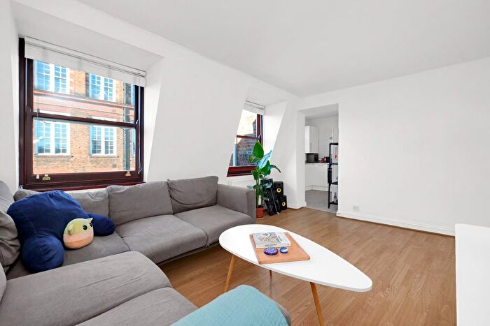 3 Bedroom Flat To Rent In Wood Close, London, E2