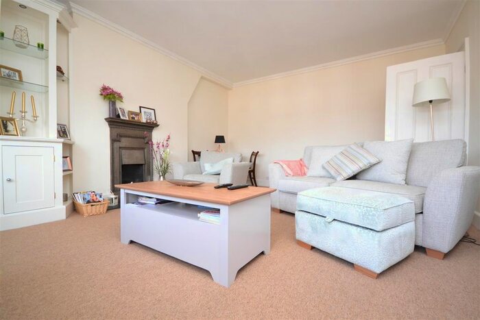 1 Bedroom Flat To Rent In The Barons, St Margarets, Twickenham, TW1
