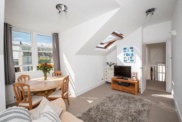 2 Bedroom Flat To Rent In Westbourne Villas, Hove, BN3